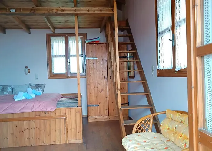 Traditional Thea Rhodes 公寓