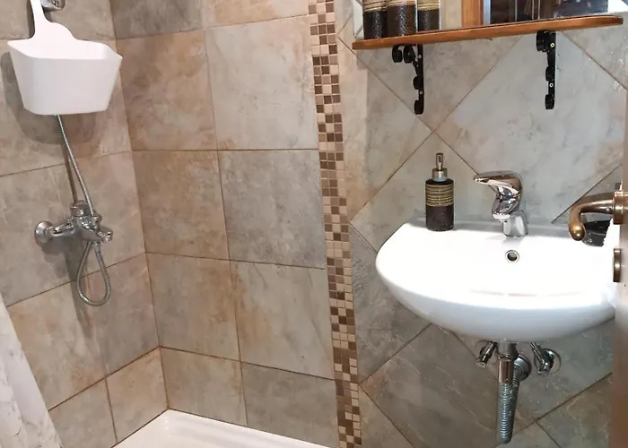 Traditional Thea Rhodes *