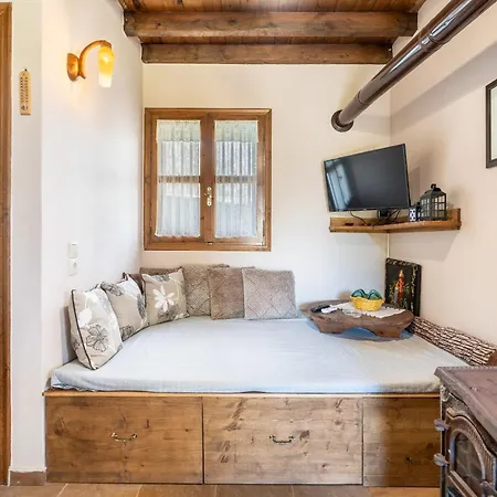 Traditional Thea Rhodes Apartamento