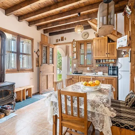 Traditional Thea Rhodes Apartman
