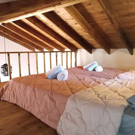 Traditional Thea Rhodes Daire *