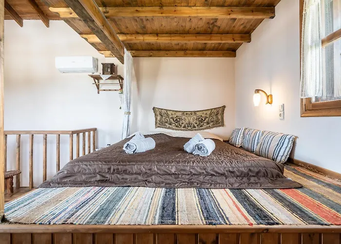 Traditional Thea Rhodes * Vati