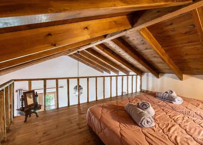 Traditional Thea Rhodes * Vati